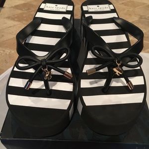 Kate spade black & white stripe rubber flip flops